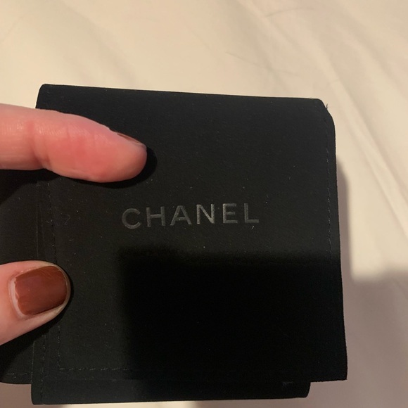 Brand new, rare and collectible authentic Chanel brooch,comes with box, bow - Picture 7 of 12